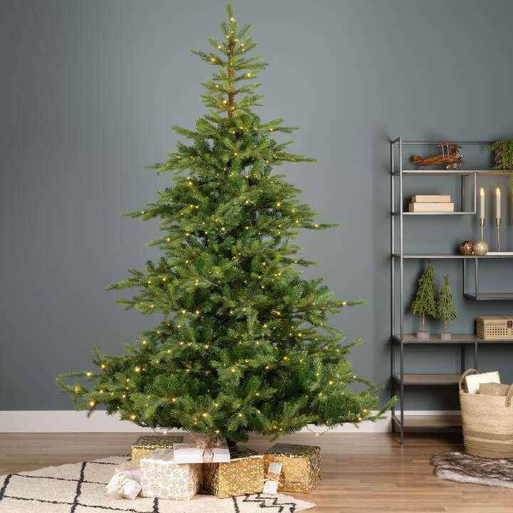EVERLANDS Künstlicher Weihnachtsbaum Grandis Tanne mit Micro LED